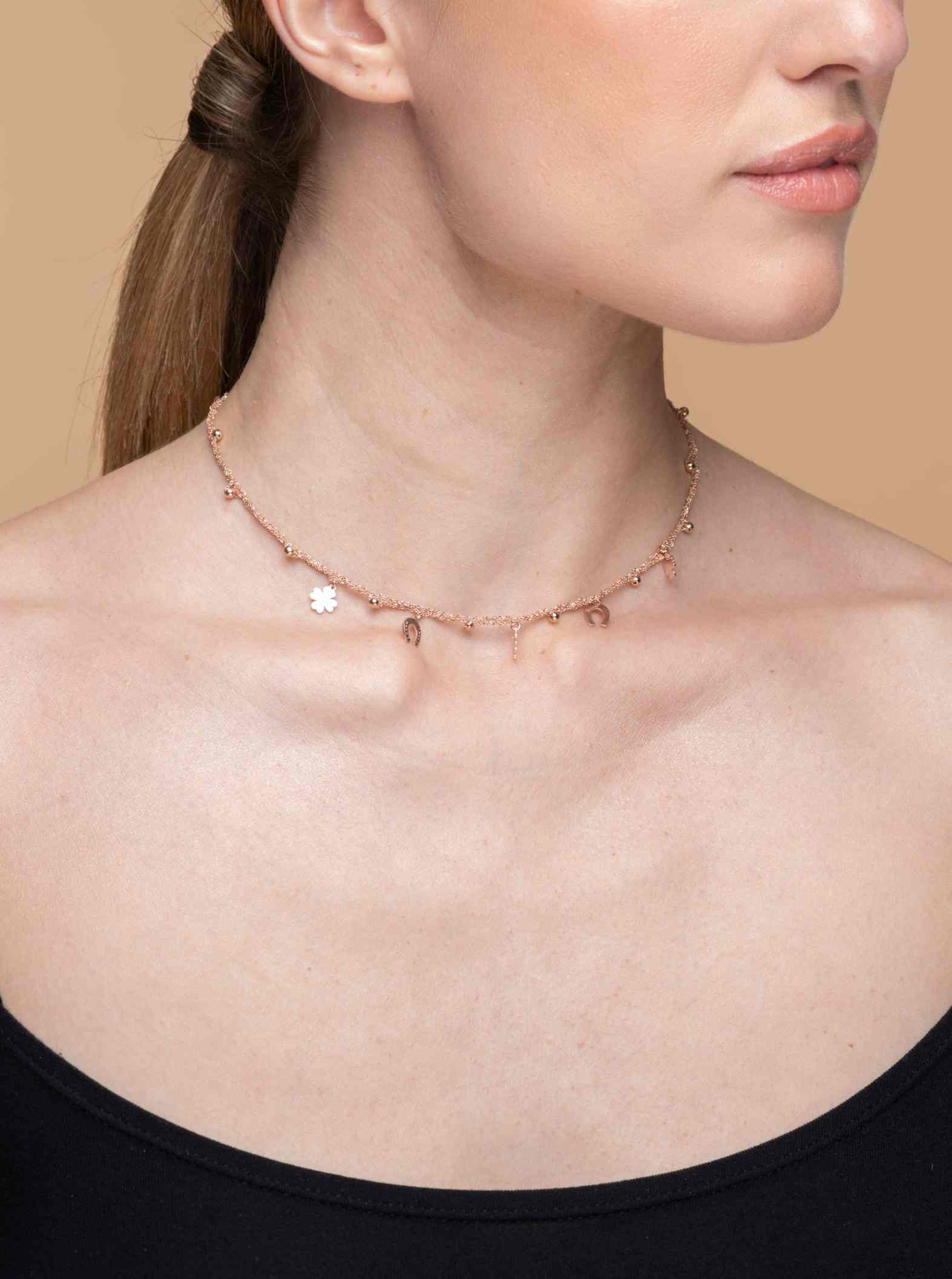 Collana-Charms-quadrifoglio-ferro-cavallo-Argentofilato-in-argento-925-indossato