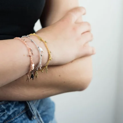 Bracciale portafortuna indossato