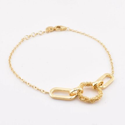 Dettaglio del cerchio crochet su bracciale in argento 925 con maglie allungate – lavorazione artigianale sottile