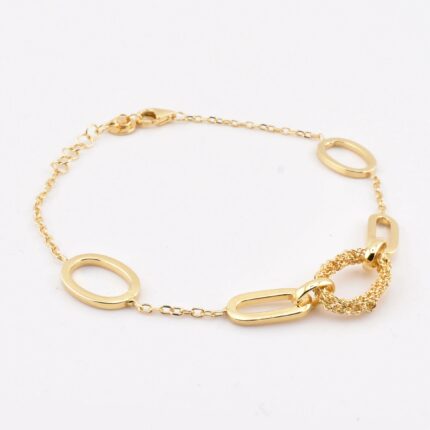 Dettaglio del pendente ovale intrecciato a uncinetto su bracciale in argento 925 – lavorazione artigianale raffinata
