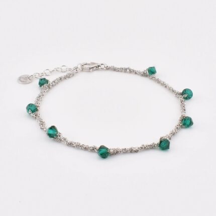 Dettaglio dei rombi di cristallo biconici su catena crochet in argento 925 – lucentezza e artigianalità