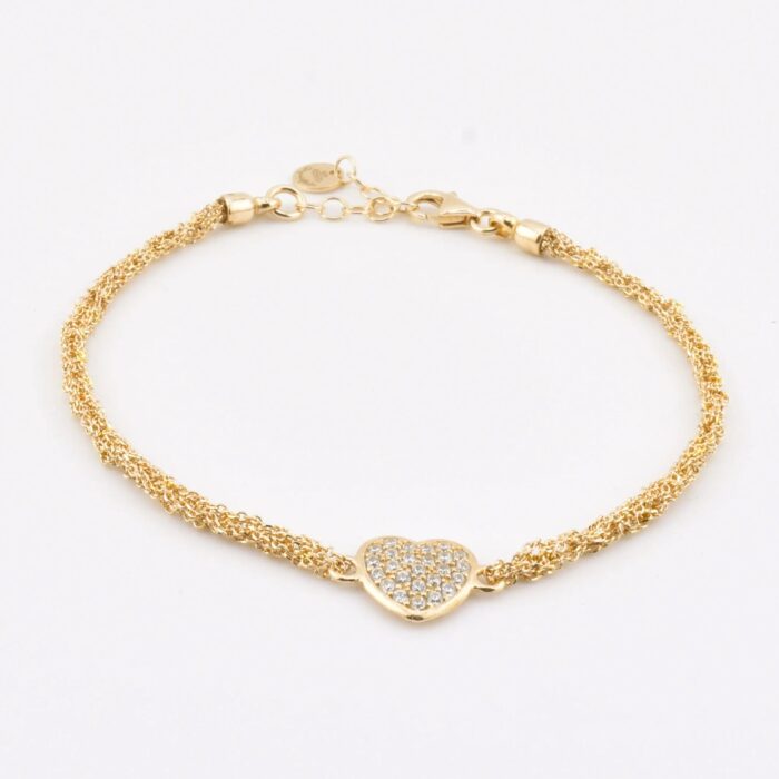 Dettaglio del cuore centrale a uncinetto decorato con zirconi su bracciale in argento 925 – artigianato brillante e raffinato