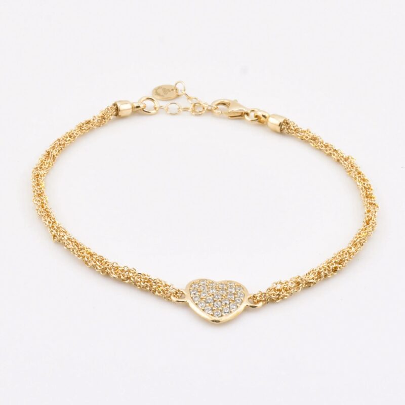 Dettaglio del cuore centrale a uncinetto decorato con zirconi su bracciale in argento 925 – artigianato brillante e raffinato