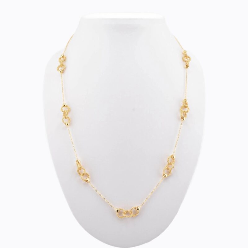 Collana Crochet Rings 60 cm in argento 925 indossata su busto – lunga catena con piccoli cerchi crochet visibili