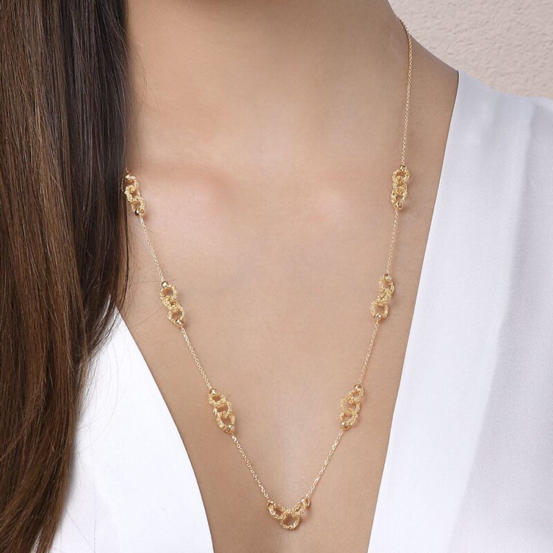 Indossato_Collana_Argentofilato_Crochet_Rings_60cm_Dettaglio