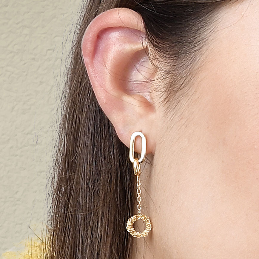 Indossato_Orecchino_Argentofilato_Crochet_Rings_Cerchio_Pendente_Piccolo_dettaglio Indossato_Orecchino_Argentofilato_Crochet_Rings_Cerchio_Pendente_Piccolo_dettaglio