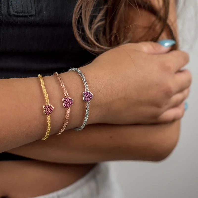 bracciale cuori indossato