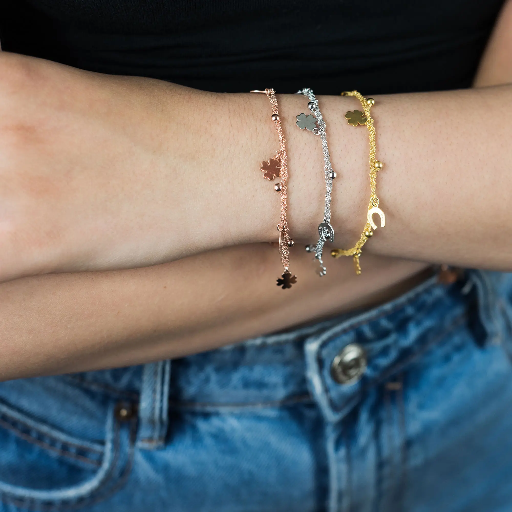 bracciale-ferro-di-cavallo-indossato bracciale quadrifoglio ferro di cavallo indossato