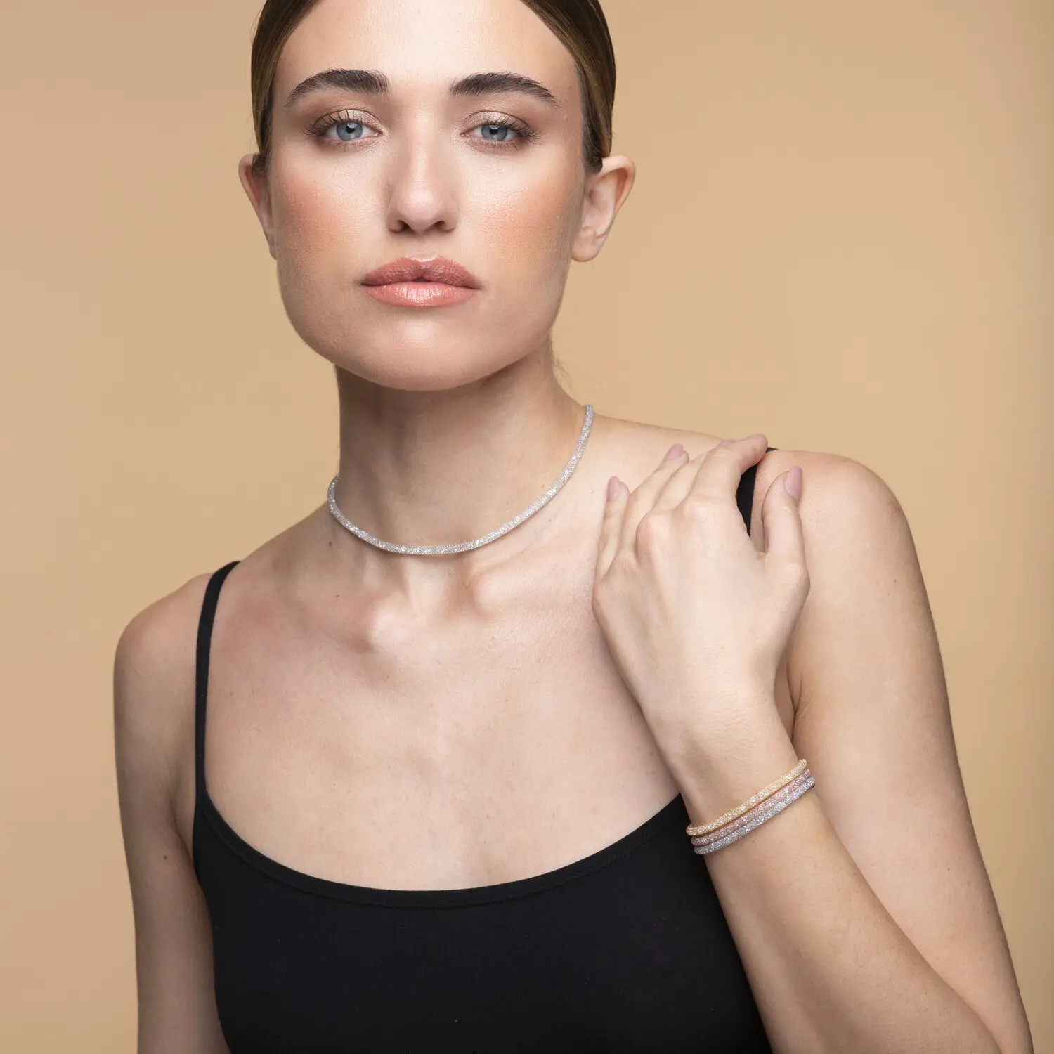 parure sparkle 0.25 indossata parure sparkle 0.25 indossata modella